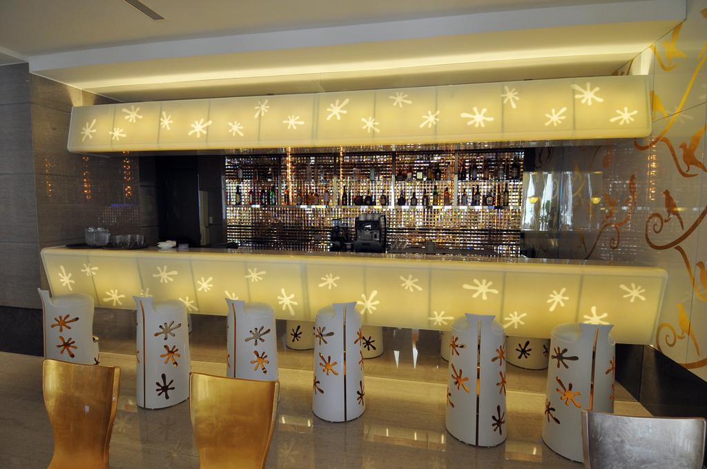 Monarch Skyline Hotel Luzhu Exterior photo